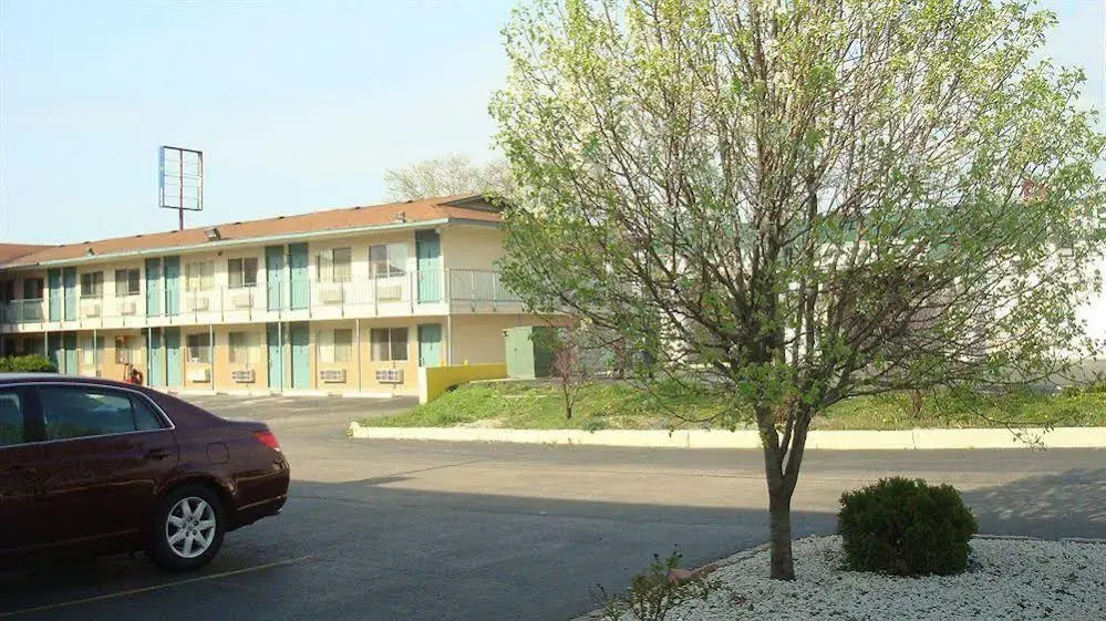 Travelinn Dekalb