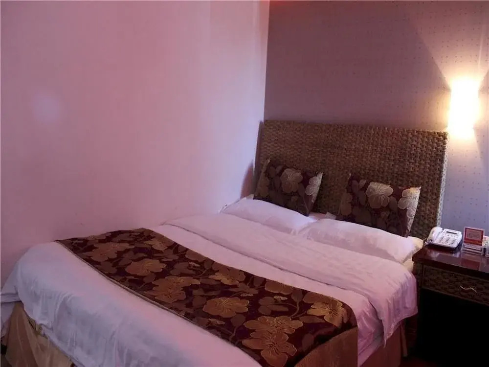 Qujing Derun Hotel