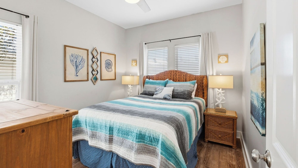 Seacrest 3BR Cottage at Camp Creek Pool, Hot tub & Beach Nearby!