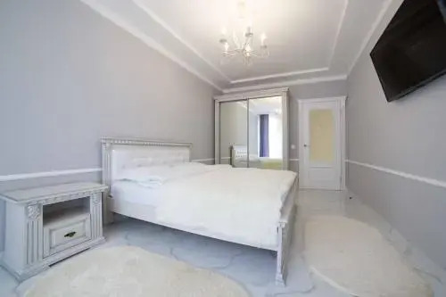 Luxury Apartment on Kulisha 36v