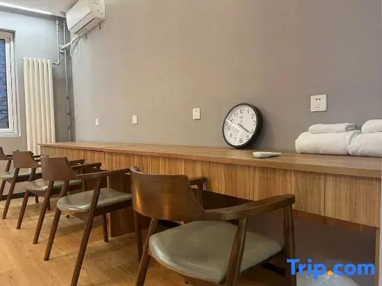Mijia Youth Hotel (798 Art Park Gaojiayuan Subway Station Branch)