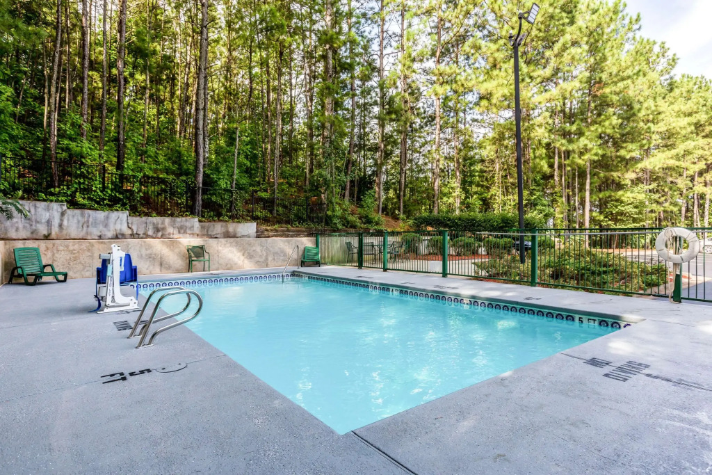 Quality Inn & Suites Greensboro near Lake Oconee