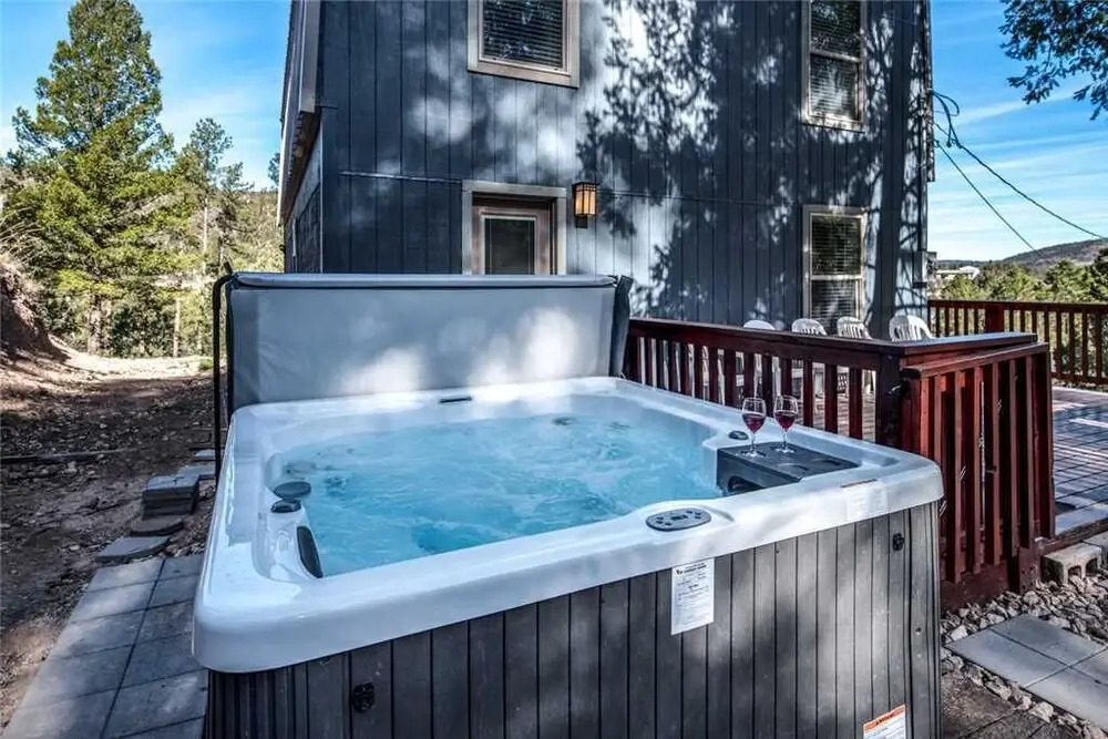 Lassie's Lodge - Three Bedroom Cabin