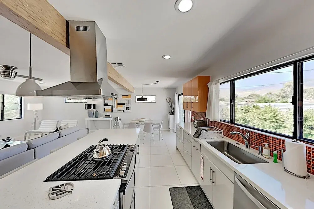 Mid-century Modern Home 3 Bedrooms 2 Bathrooms Home