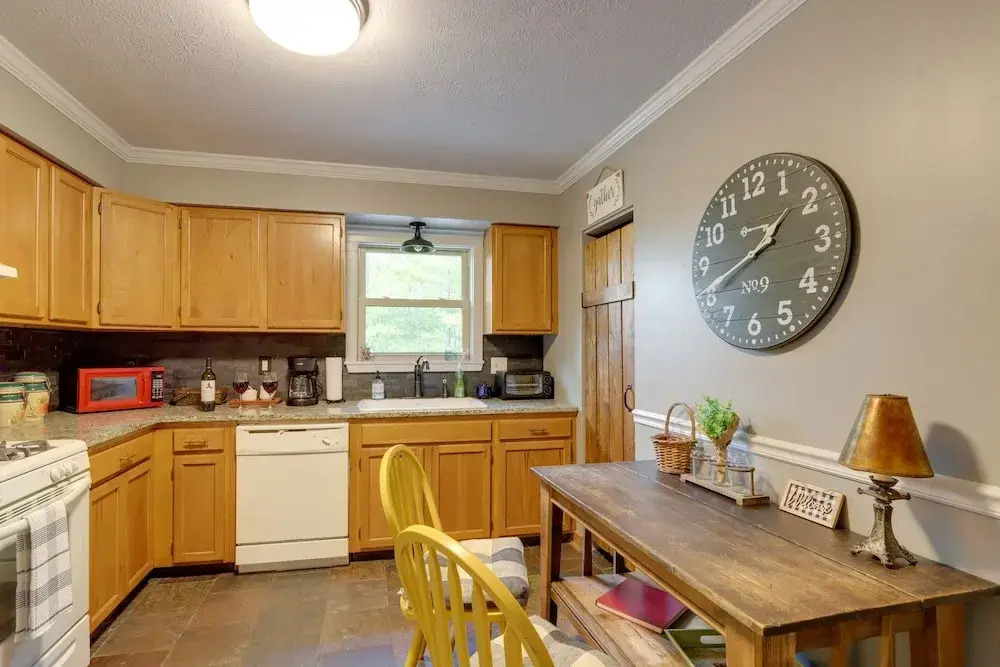 Blue Ridge Getaway w/ Hot Tub & Seasonal View!