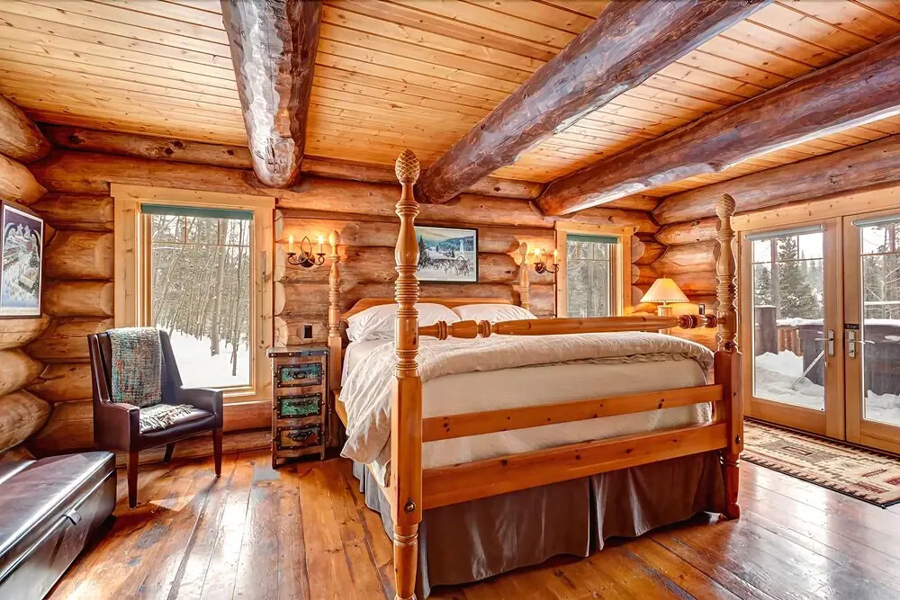 #1686 Custom Built Log Cabin - Indiana Creek Lodge - True Gem With Log Cabin Ambiance!