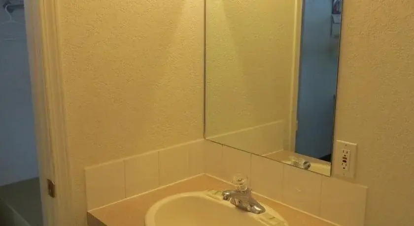 Lazy J Motel