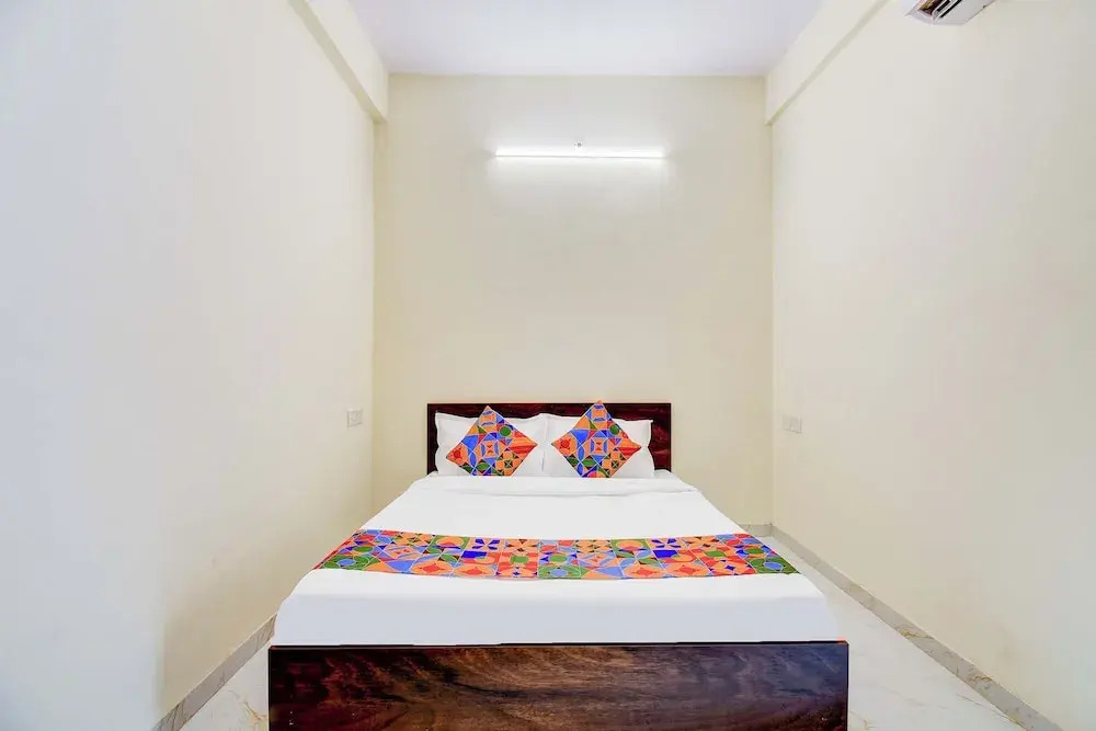 Fabhotel Aura Suites