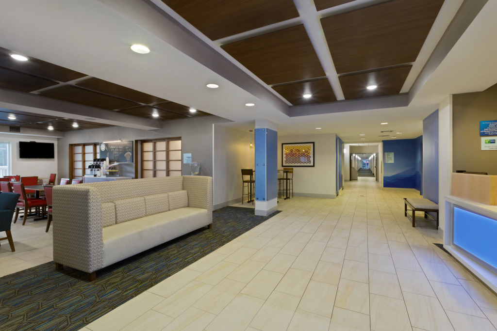 Holiday Inn Express & Suites Tavares by IHG