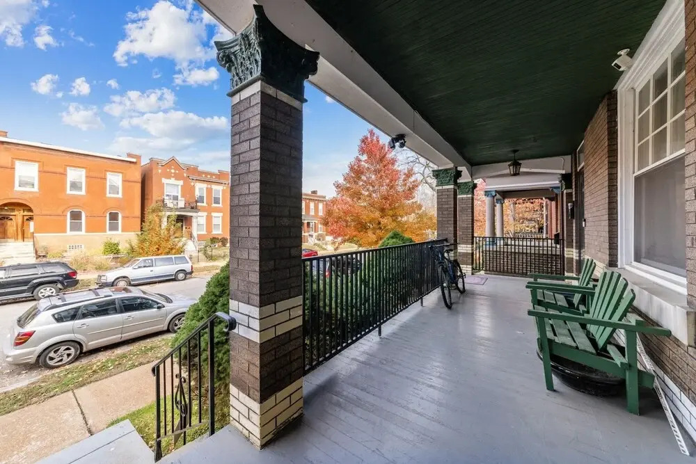 The Dobbs Manor 3 Bedroom Duplex by Redawning