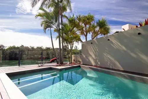 Canalfront Retreat, Private Jetty & Pool