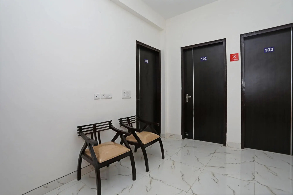 OYO Rooms Huda City Center Market District