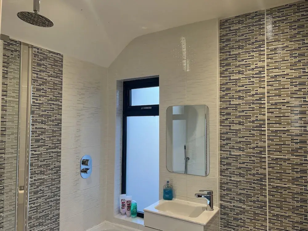 Broadway Beach Homes Airbnb With Hot tub