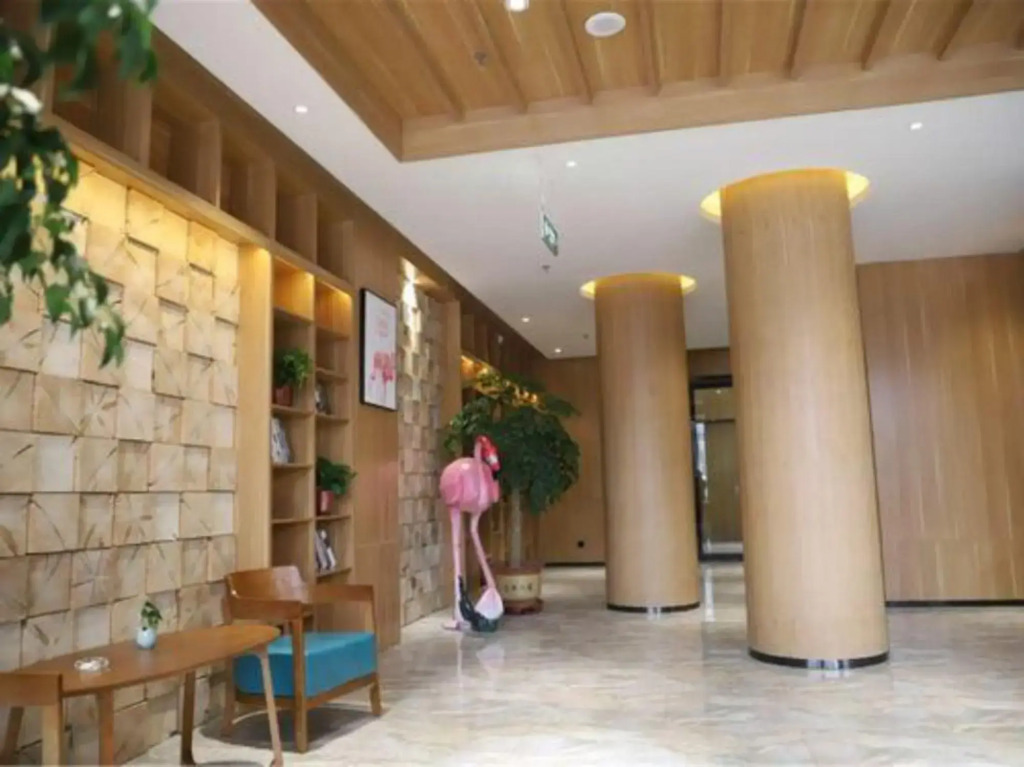 Kee Royal Hotel (Dengzhou Hua Chau Academy Store)