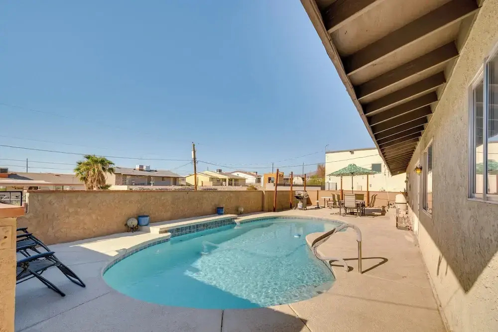 2 Mi to Lake Havasu: Pet-friendly Home