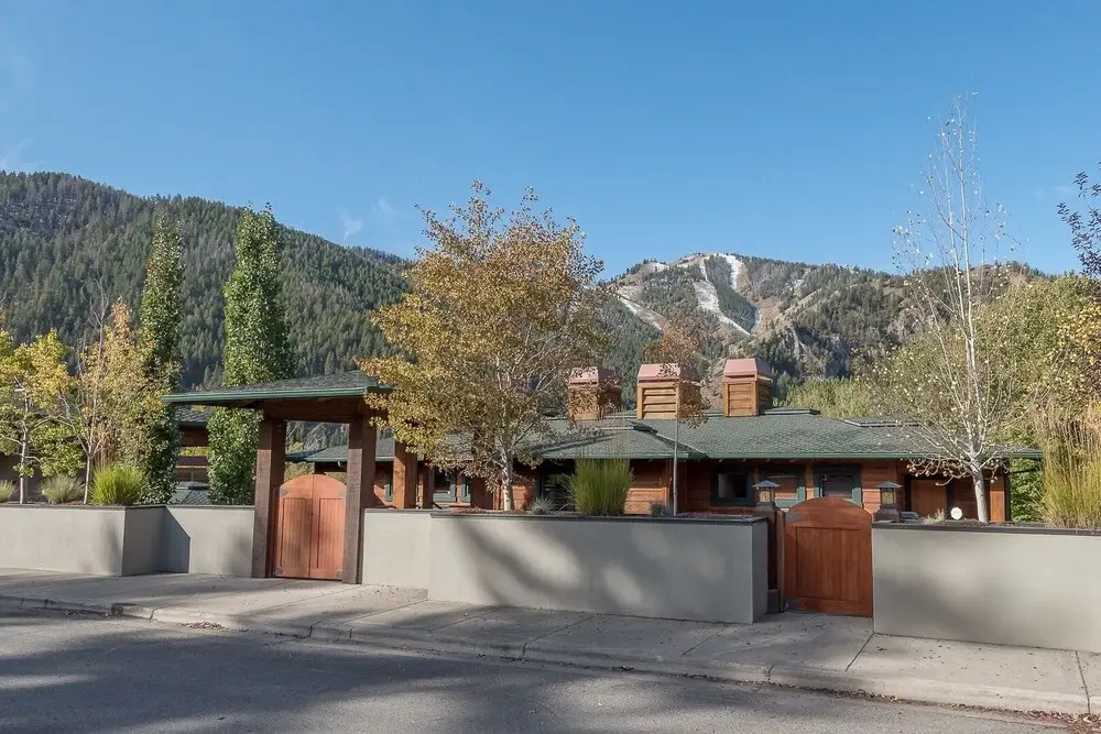 Westridge #27 - 3 Br Condo