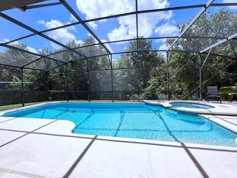 Privacy 4 Bed 3 Bath Pool Home With Spa 4 Bedroom Home By Redawning, Kissimmee