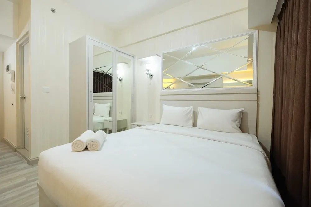 Comfortable and Good Place Studio Apartment Springlake Summarecon Bekasi By Travelio
