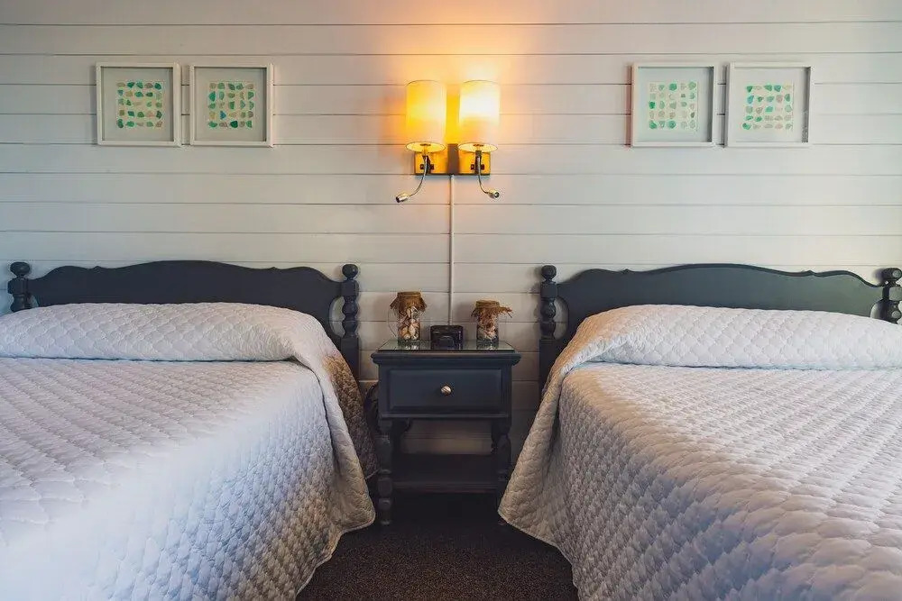 Bearskin Neck Motor Lodge
