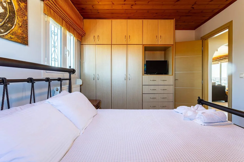 Seaview Nature Retreat - Filiatra s Cozy Hideaway
