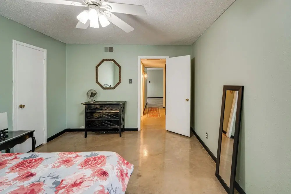 3 Mi to Dtwn Dallas: Condo w/ Walkable Location!