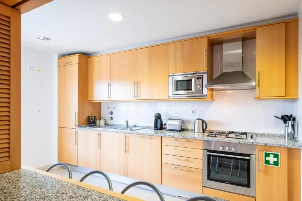 #069 Stunning Flat Near New Town w Pool View