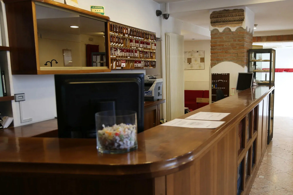 Hotel Mantegna Stazione, MantegnaHotels