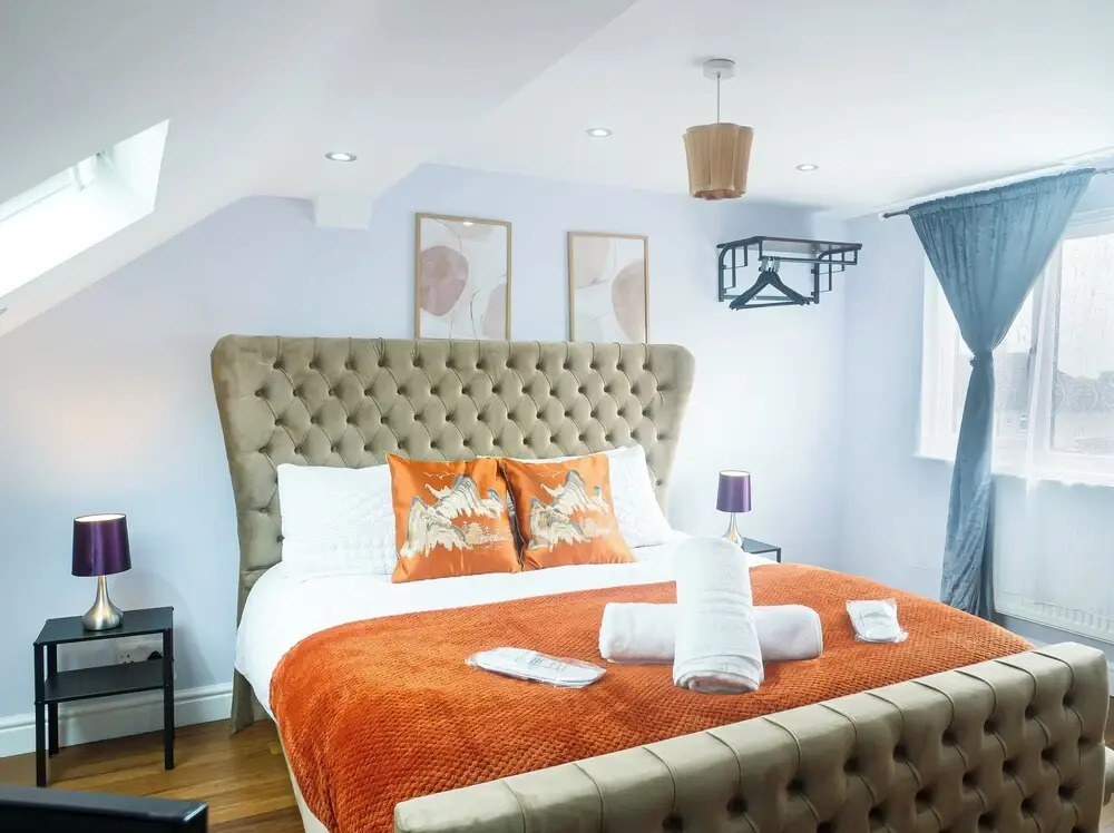 Spacious 6 Bedroom House in Bexleyheath