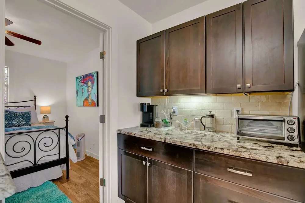 Stunning Hill Country Haus - Minutes From Main St!