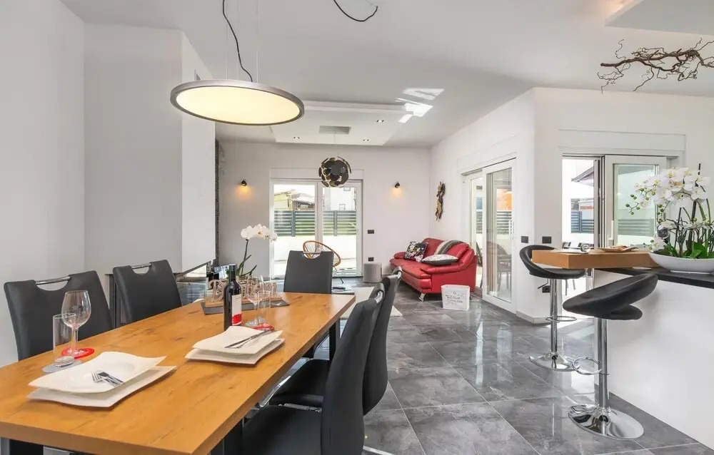 Awesome Home In Peroj