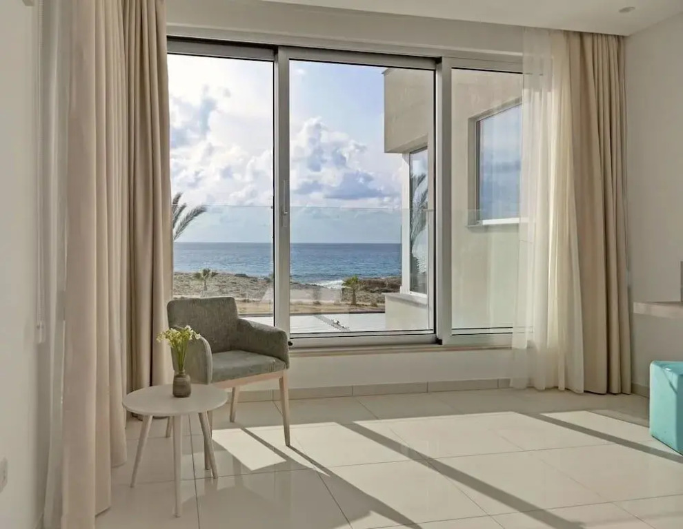 Beachfront Luxury Villa Glory