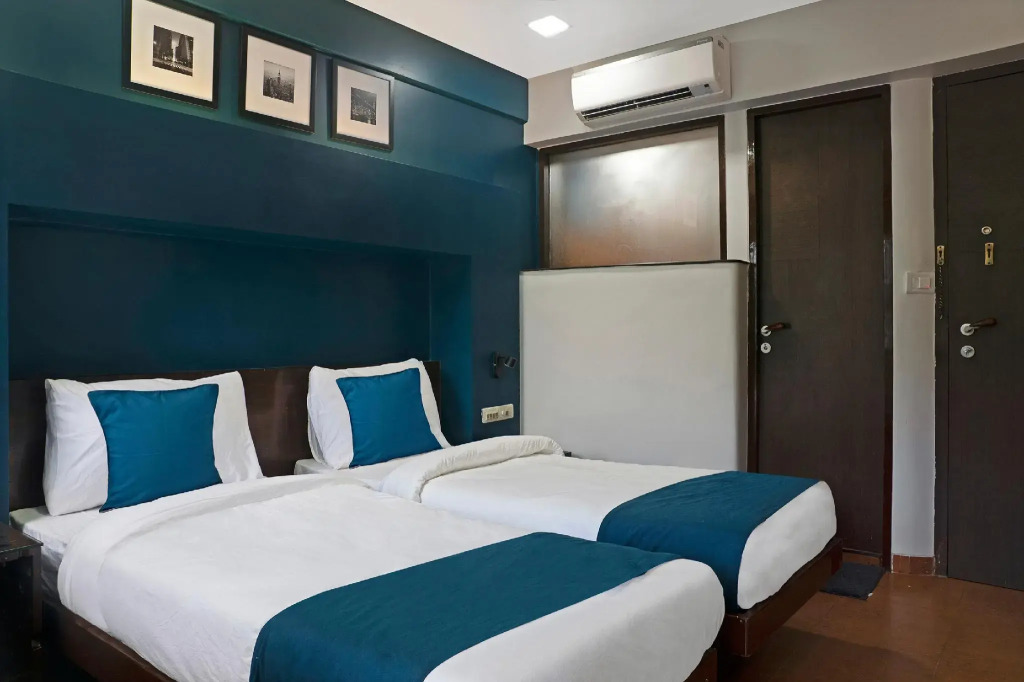 SilverKey Executive Stays 42667 Golden Swan