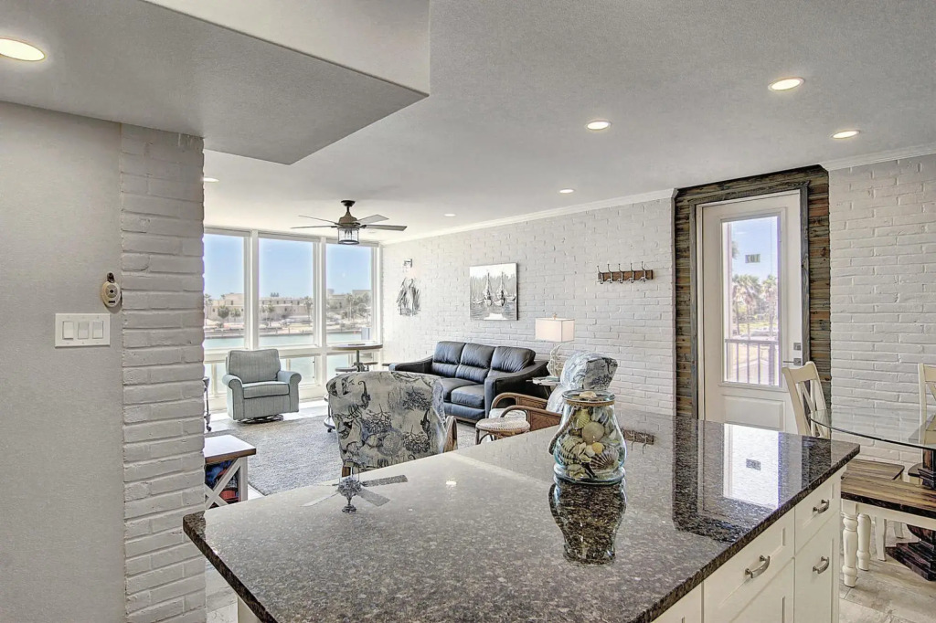 Channelview 107 in Port Aransas
