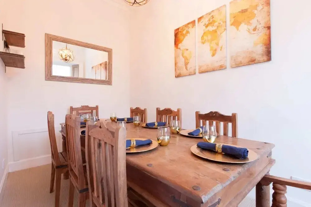Traditional Luxury Apartment Sleeps 10 Guests