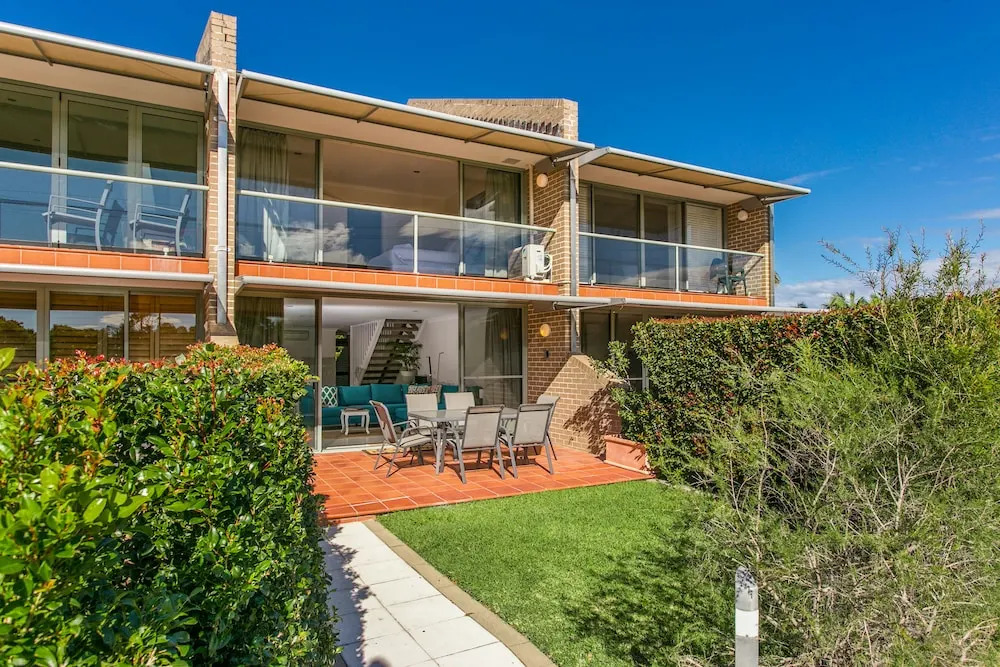 2/56 Lawson Street@Clarkes Beach