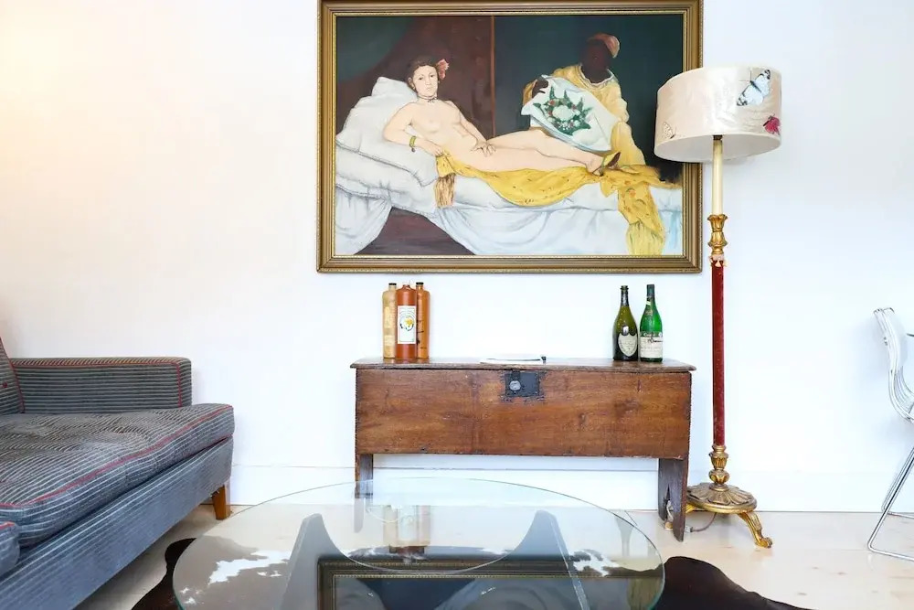 Stylish 1 Bedroom Flat With Balcony in North Kensington