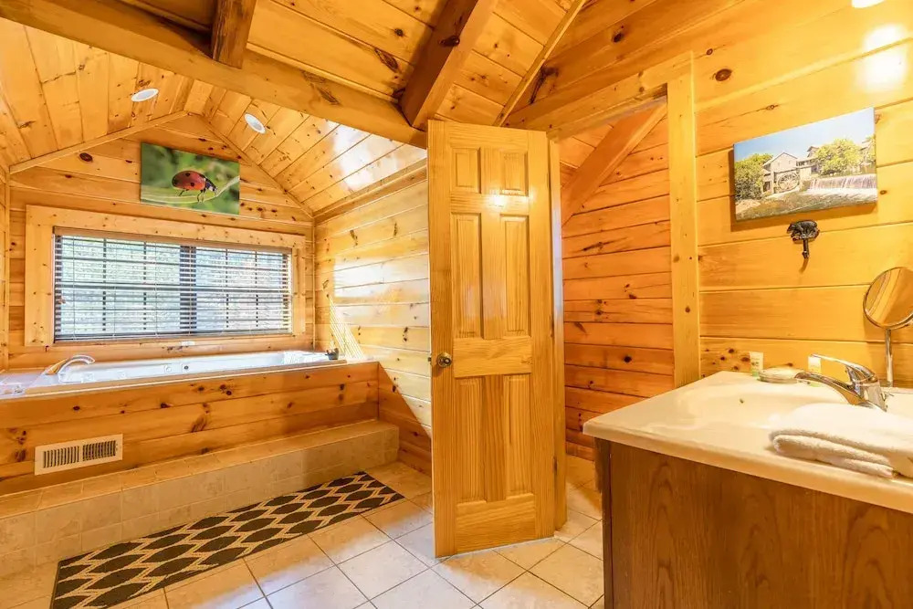 Comfort Cabin Bearway To Heaven w Private Hot Tub