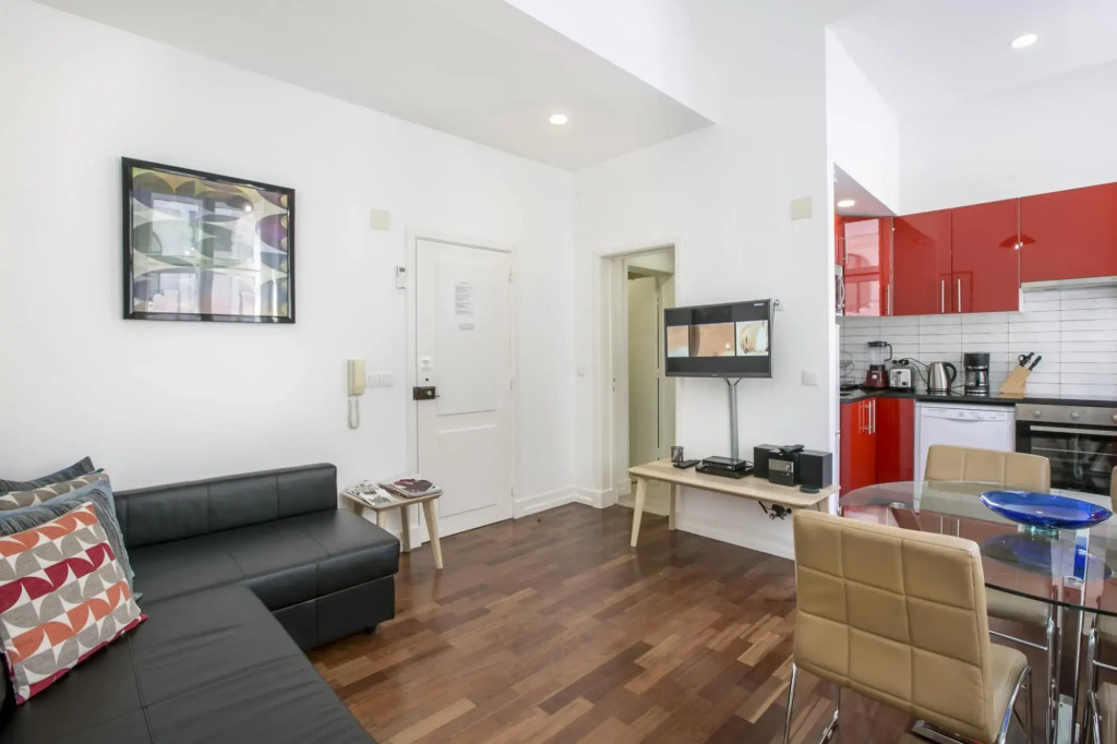 LV Premier Chiado CH6 AC, elevator, central, new