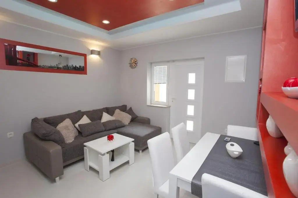 Lara Apartments