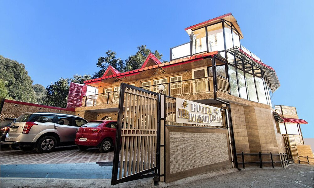 The Imperial Green (180 lake view)