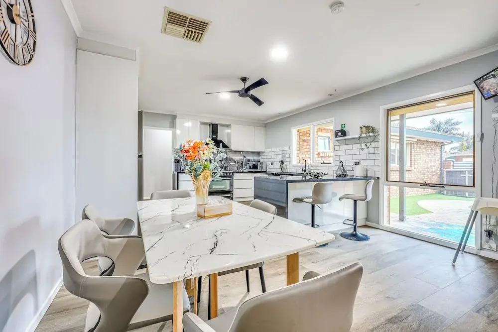StayAU Pet-Friendly 7BR Spacious Retreat