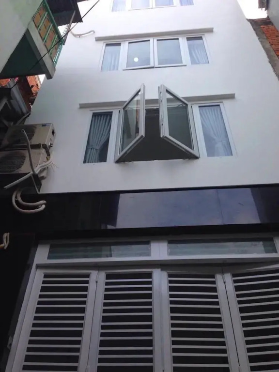 Smiley Apartment 9