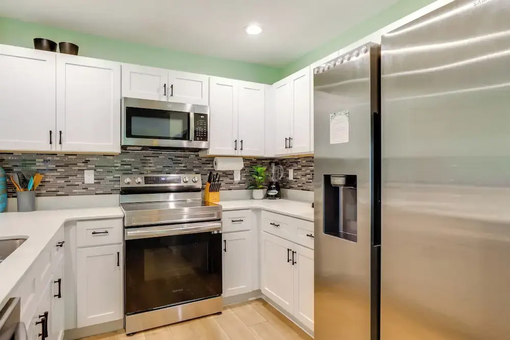 3 Mi to Riverwalk: Family Gem in Gated Community!