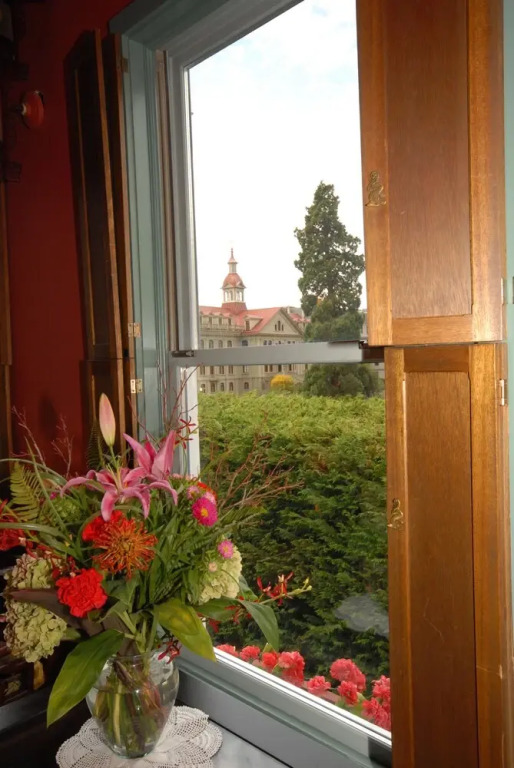 Humboldt House Bed & Breakfast