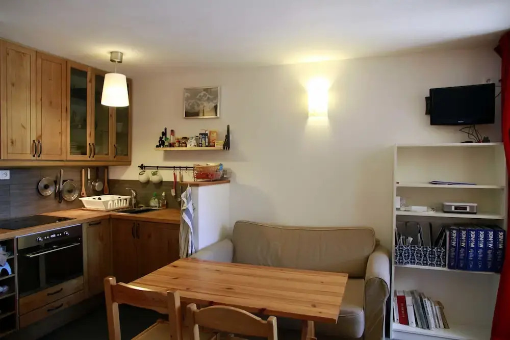 Lou Services Apartment THB67 LSI 001