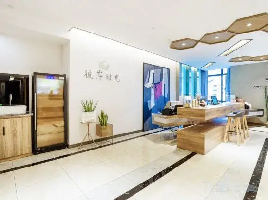 Cheezo High altitude river view Hotel ( Jiefangbei hongyadong store)