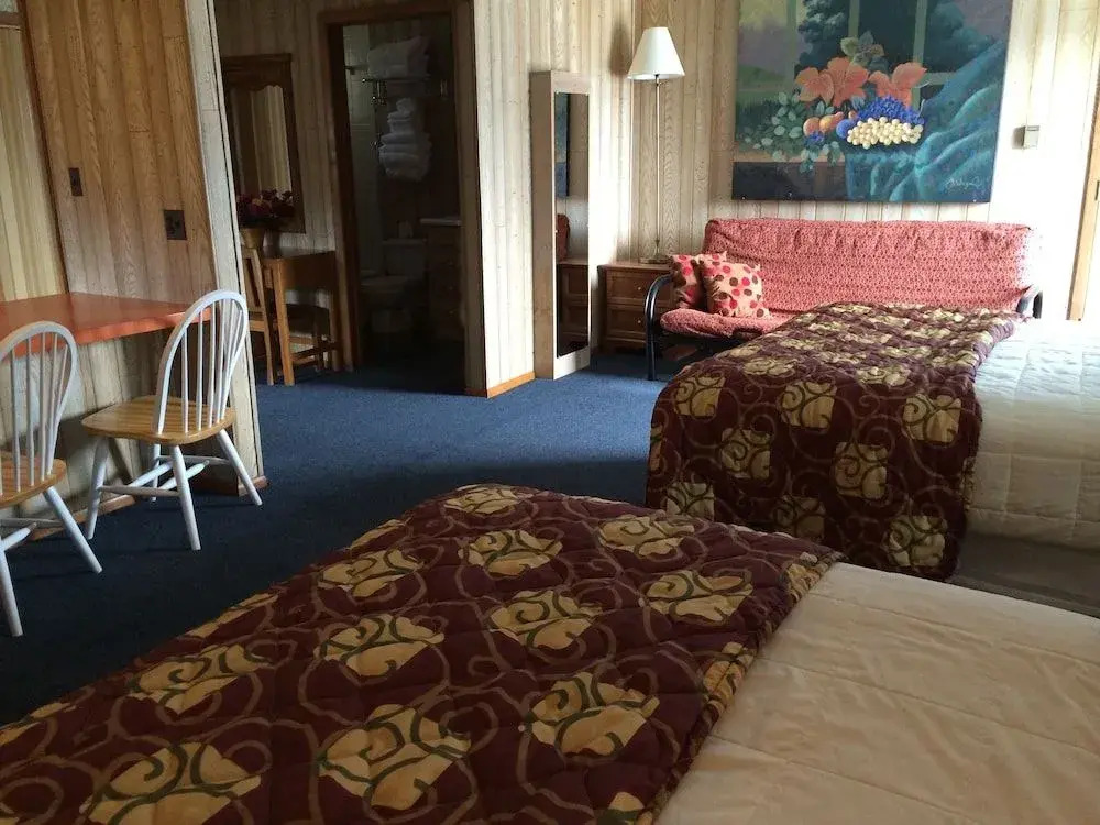 Saddle & Surrey Motel