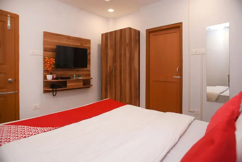 OYO 28824 La Castle Residency