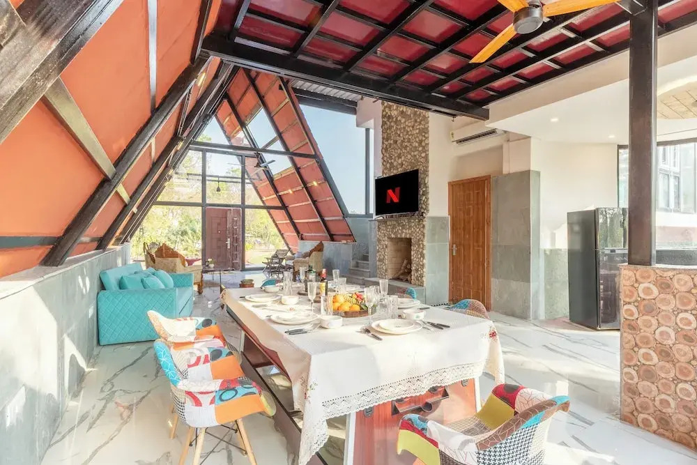 ELIVAAS 3 BHK Handa's Getaway with pool