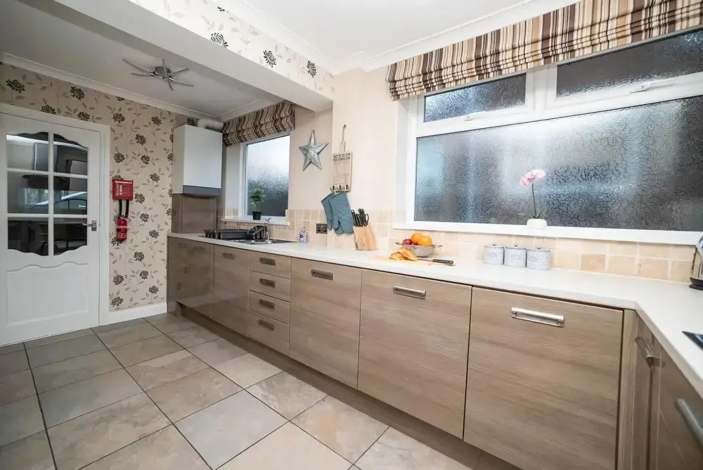 Gorgeous Modern 4 Bedroom House - Free Parking and Netflix by WHA for Contractors Relocation